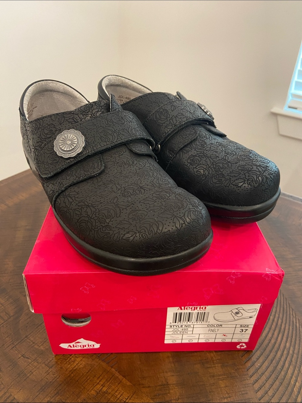 Alegria Joleen Finley - Size 37 Embossed Leather Nursing clogs
